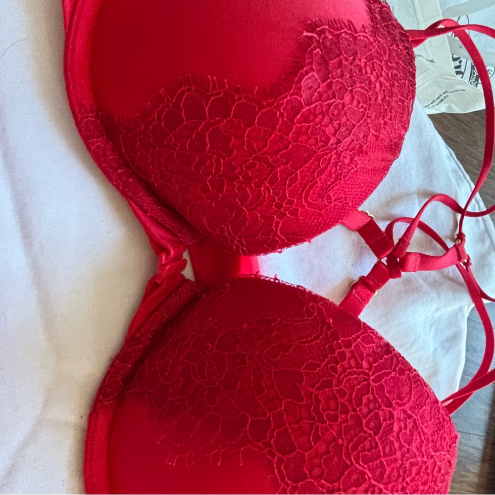 Victoria's Secret Red Lace Bra Set - Picture 5 of 10
